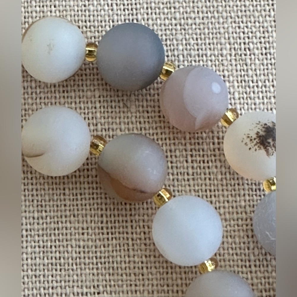 22 inch Matte Flower Agate bead necklace NWOT - Picture 10 of 15